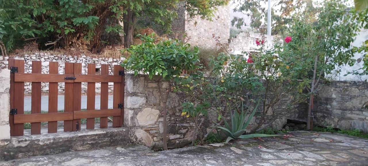 Small Traditional House In Asfendiou Kos Vakantiehuis *
