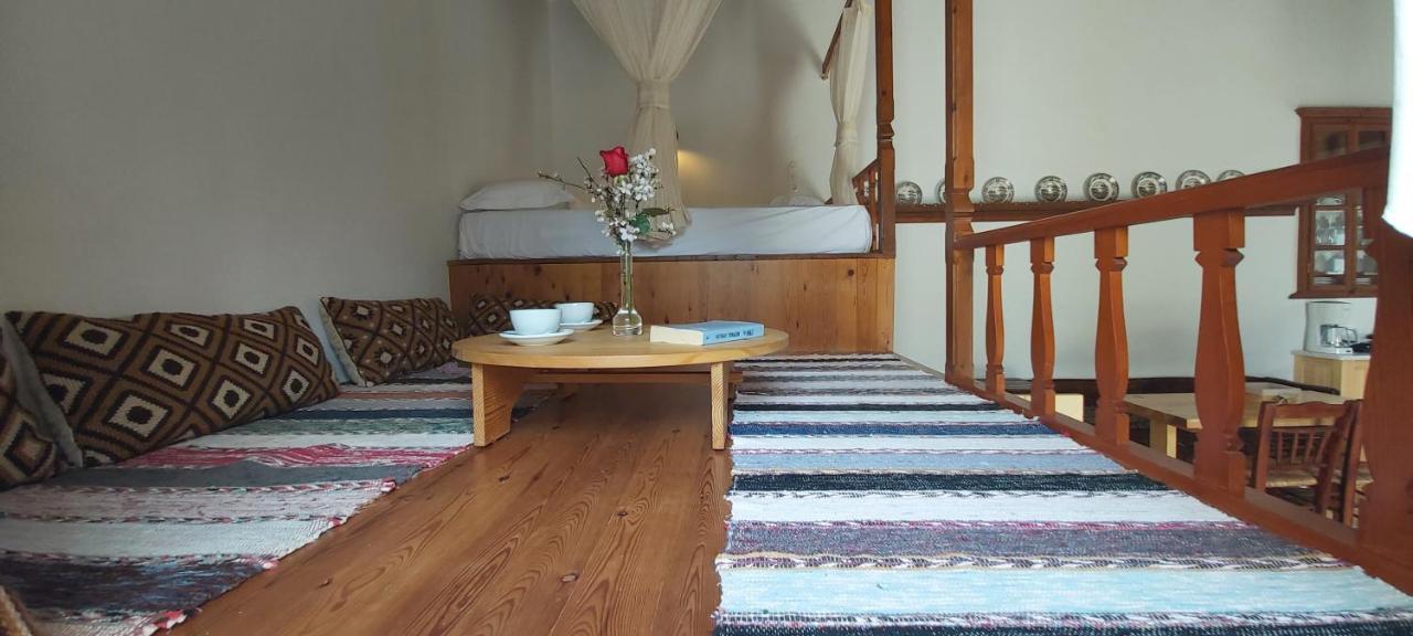 Small Traditional House In Asfendiou Kos 度假居